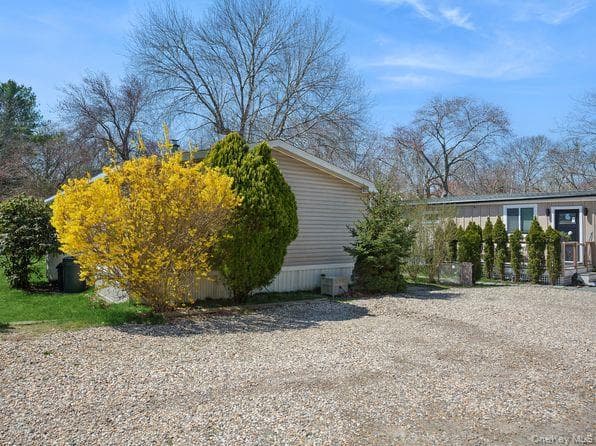 337 Three Mile Harbo Rd Unit: 10 thumbnail 14