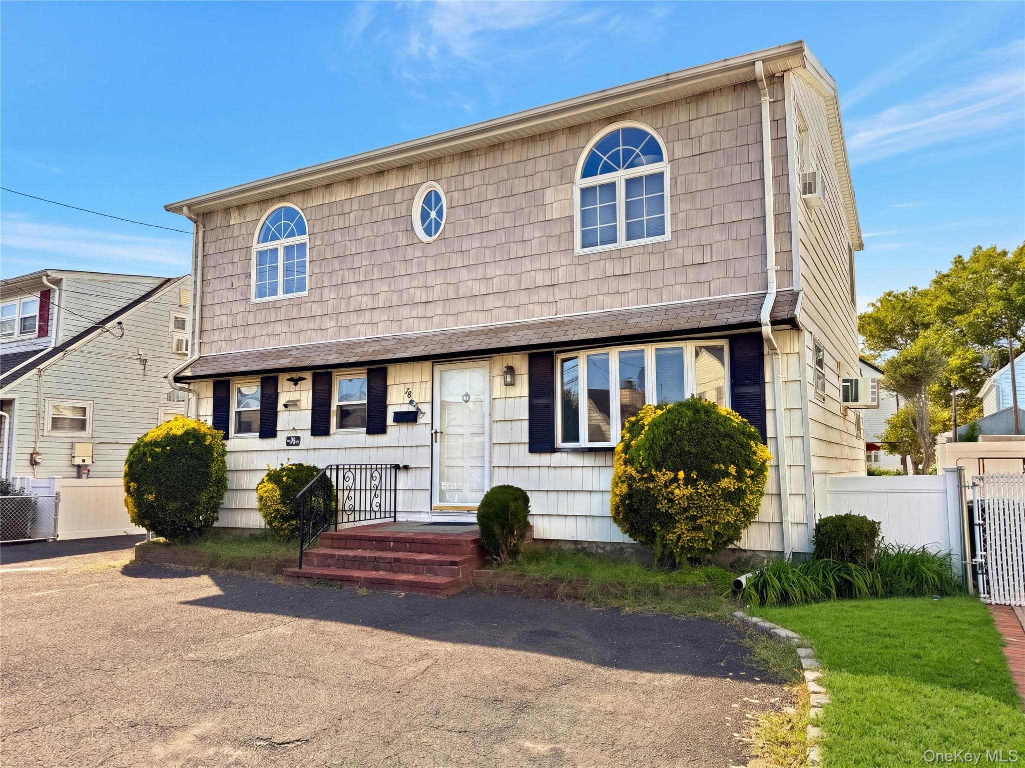 78 Gates Avenue thumbnail 2
