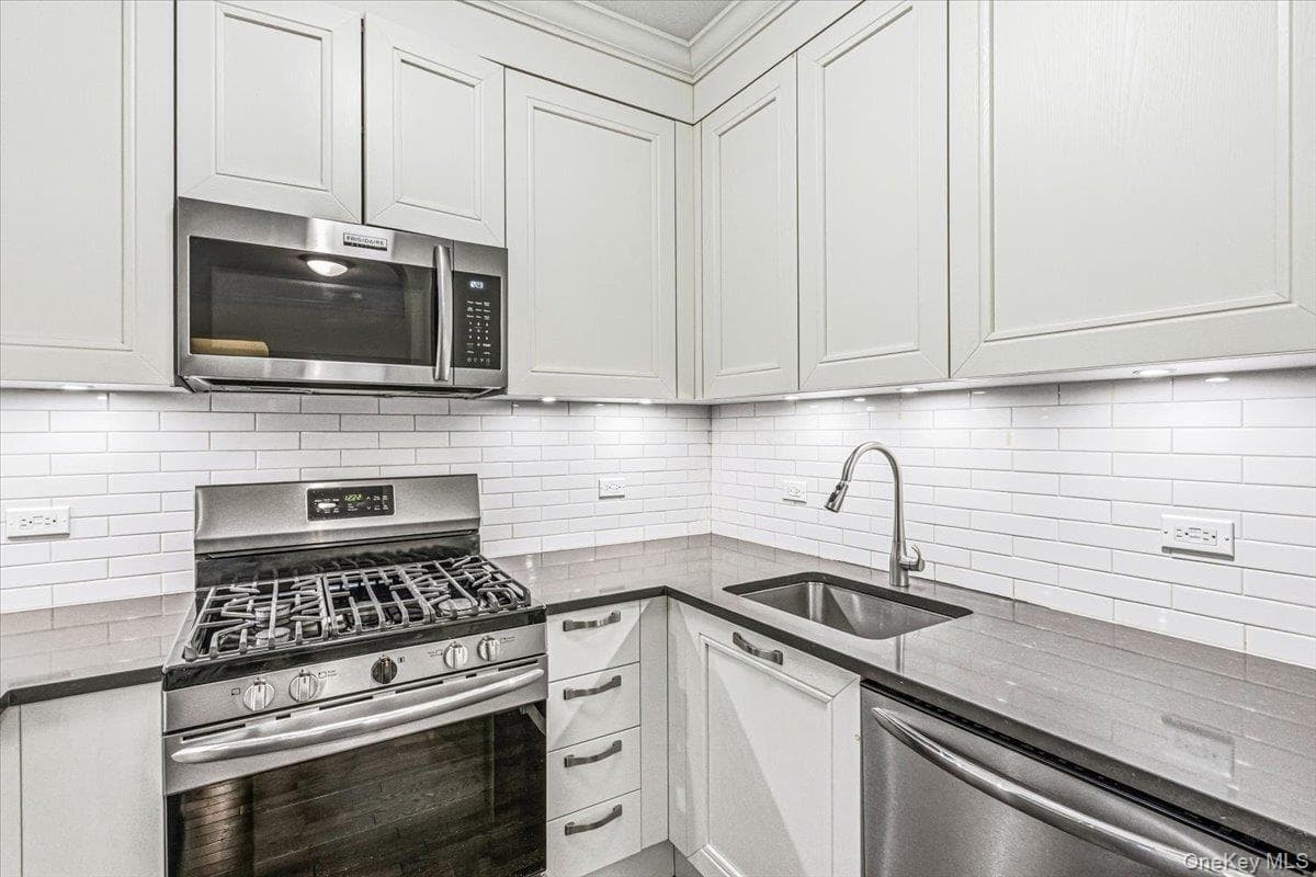 73-12 35th Avenue Unit: D32 thumbnail 11