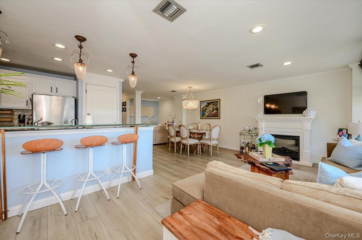 543 W Broadway Unit: A thumbnail 5