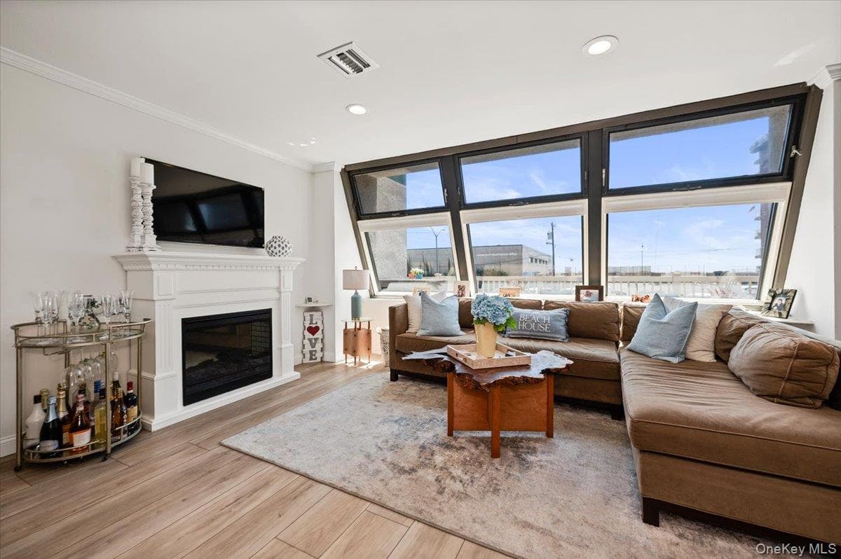 543 W Broadway Unit: A thumbnail 7