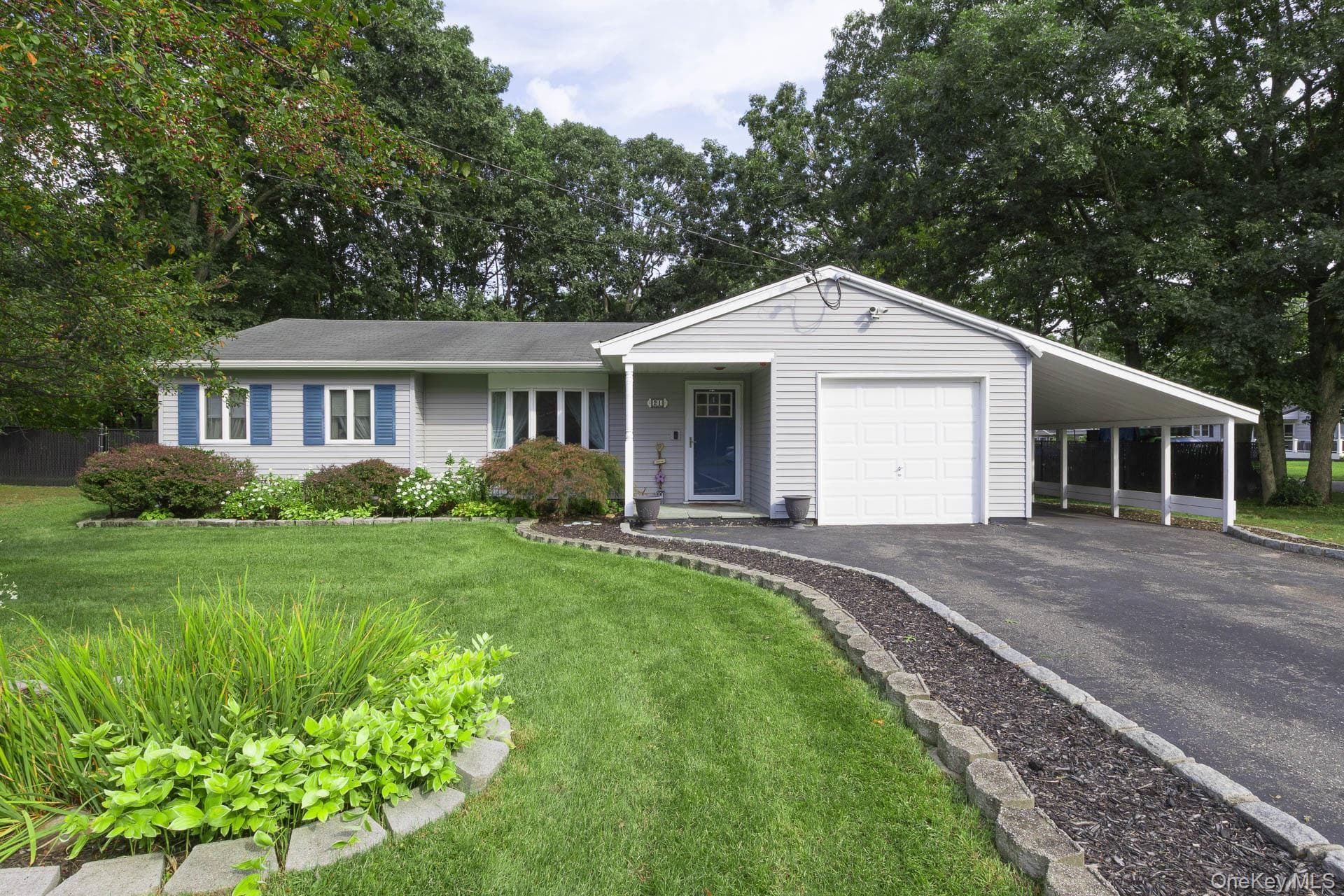 21 Aberdeen Drive, Mastic