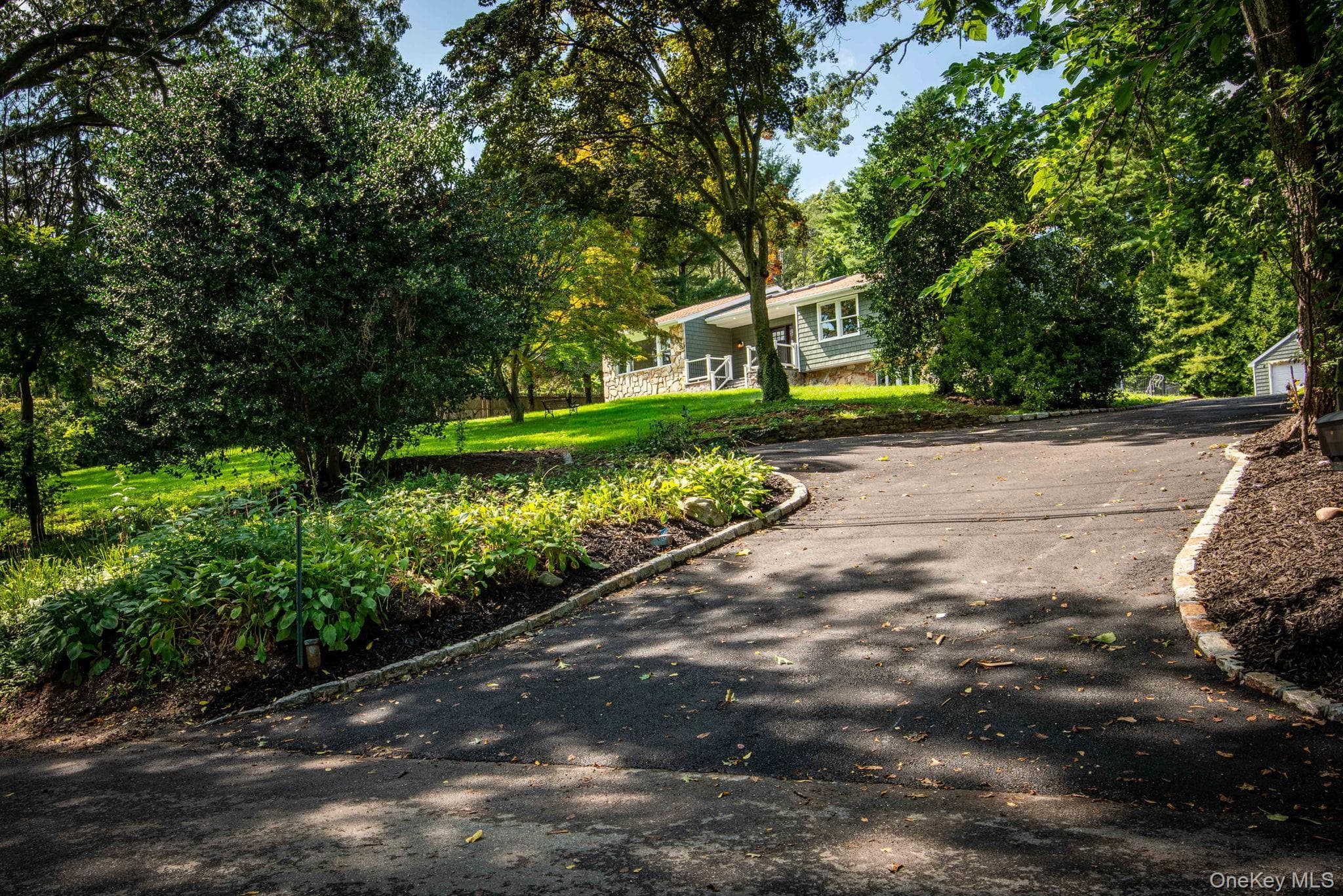 40 Lakeside Drive thumbnail 3