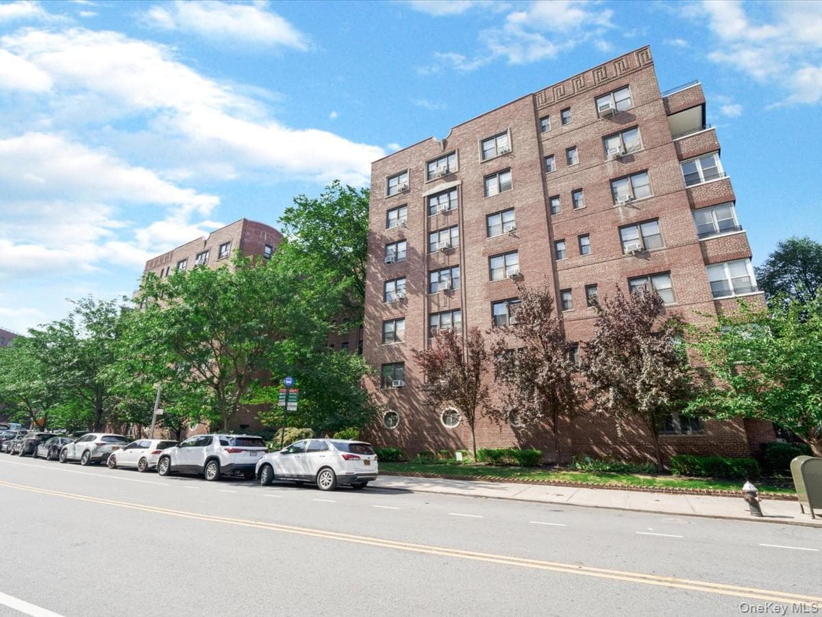 69-10 Yellowstone Boulevard Unit: 202 thumbnail 2
