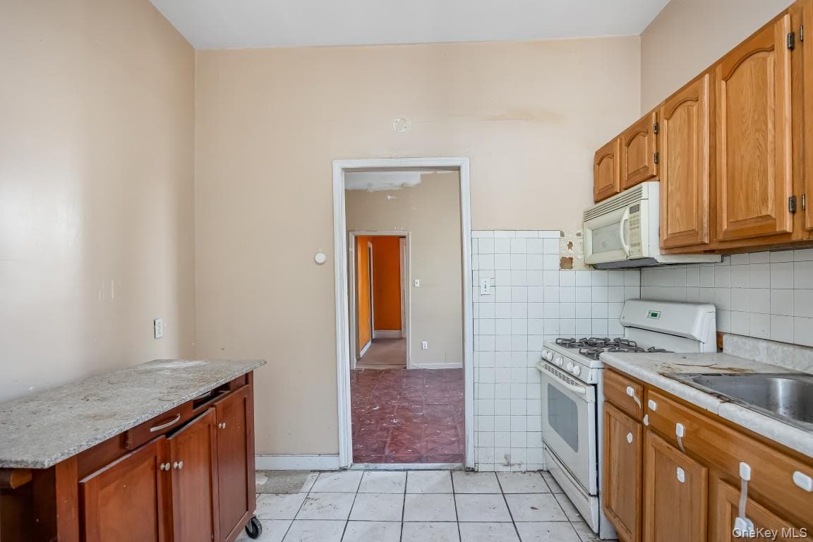 2693 Fulton Street thumbnail 18