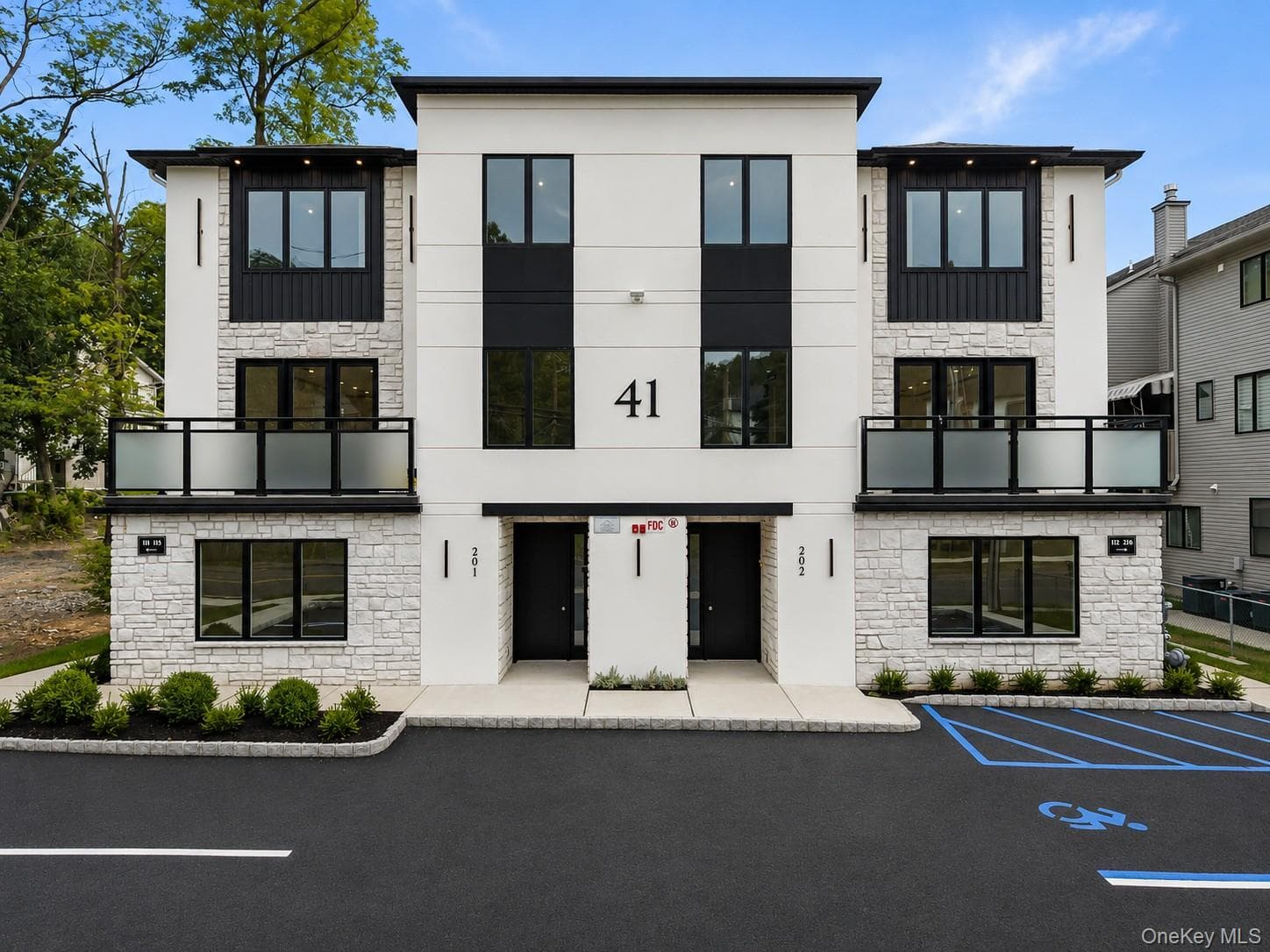 41 Saddle River Road Unit: 111 thumbnail 3