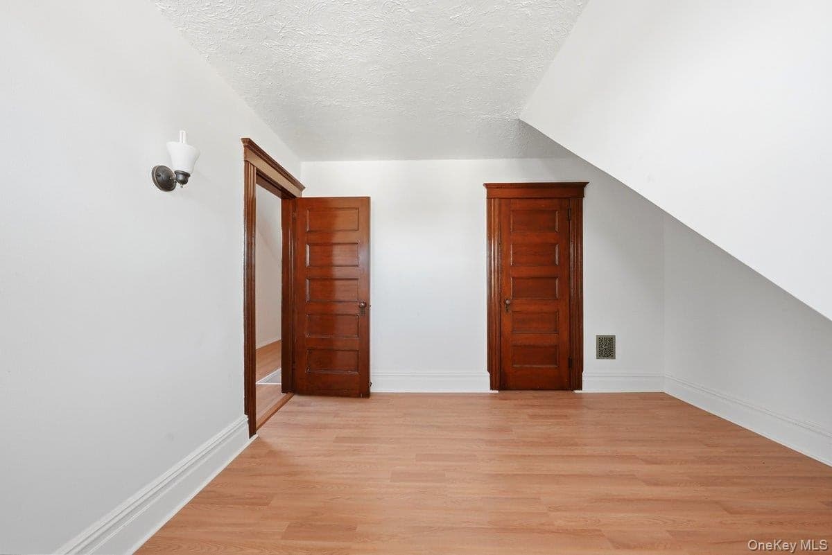 158 Hillside Avenue thumbnail 29