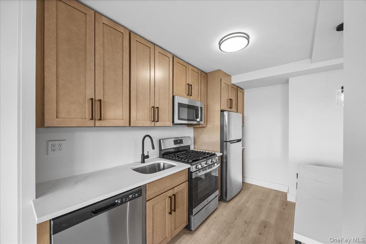 880 Boynton Avenue Unit: 1E thumbnail 5