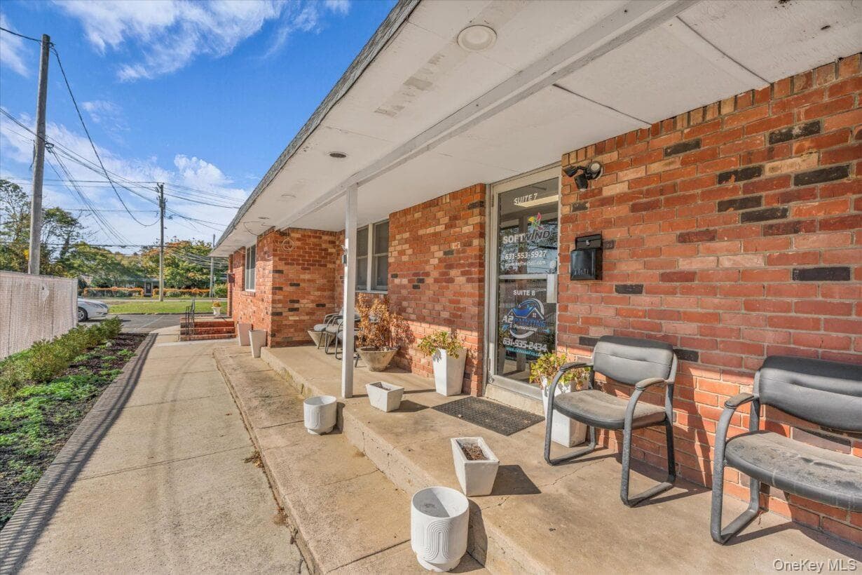 55 Carleton Avenue thumbnail 12