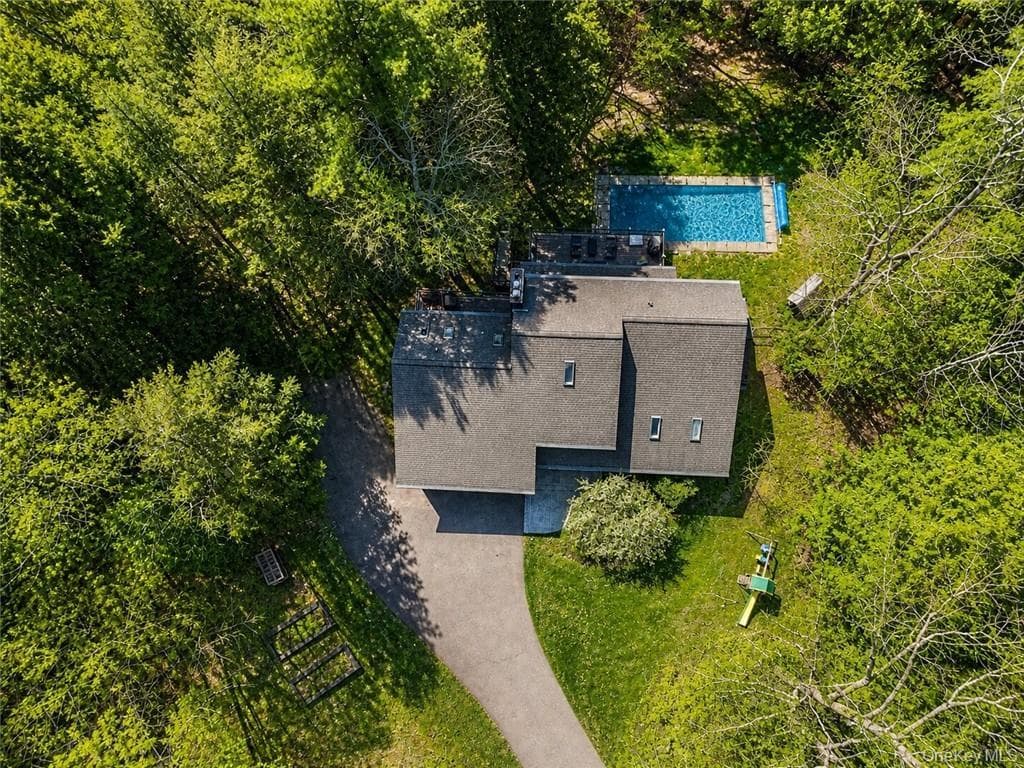 212 Meeker Road thumbnail 4