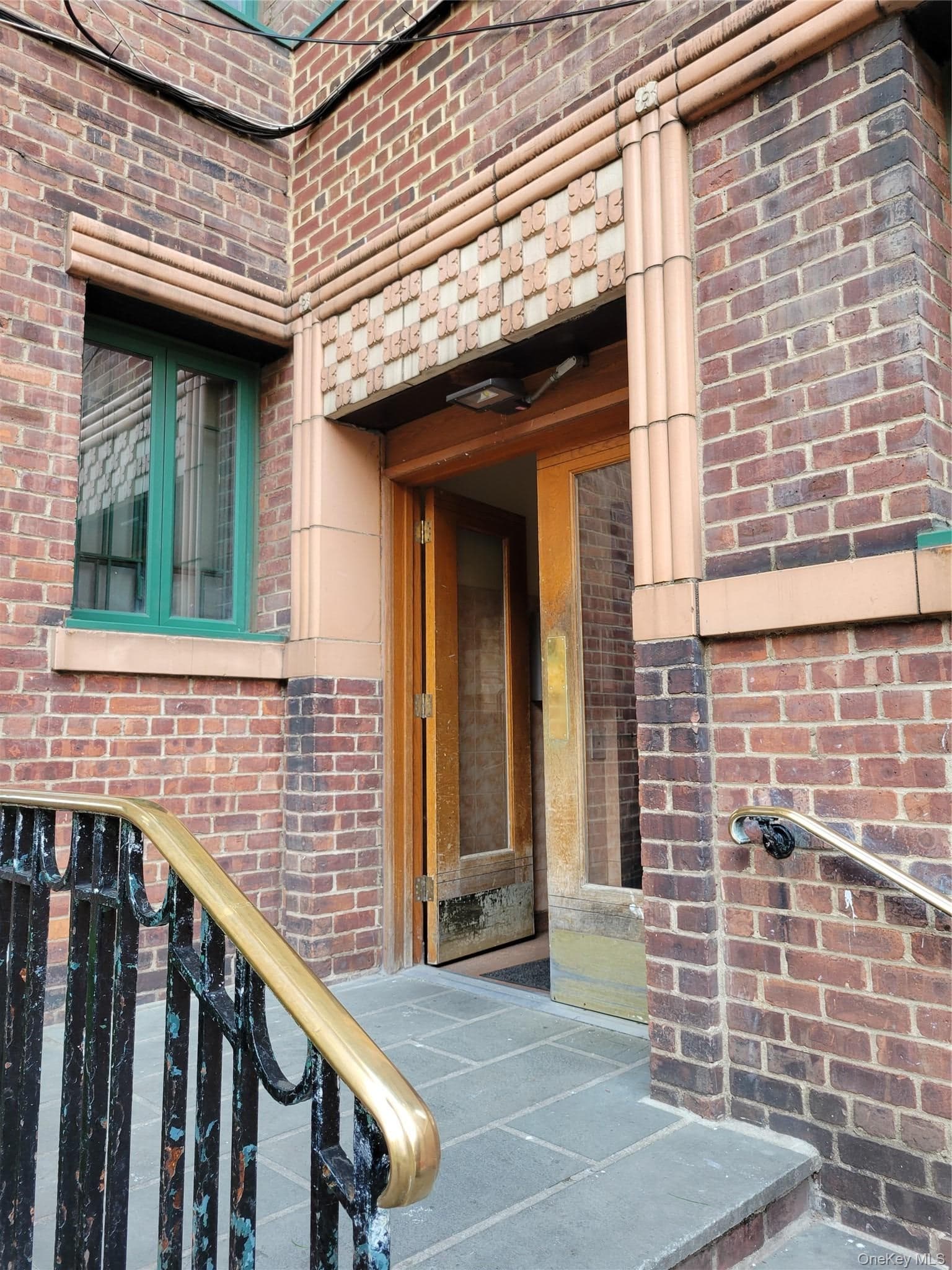 1503 Metropolitan Avenue Unit: 2F, Bronx