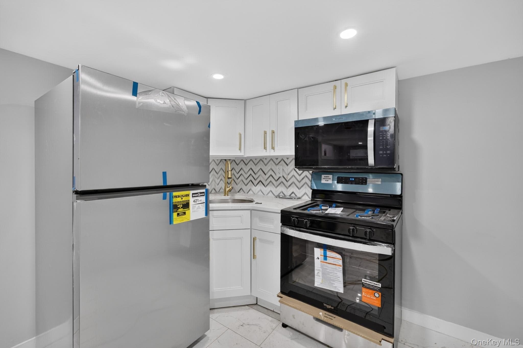 777 E 225th Street thumbnail 11