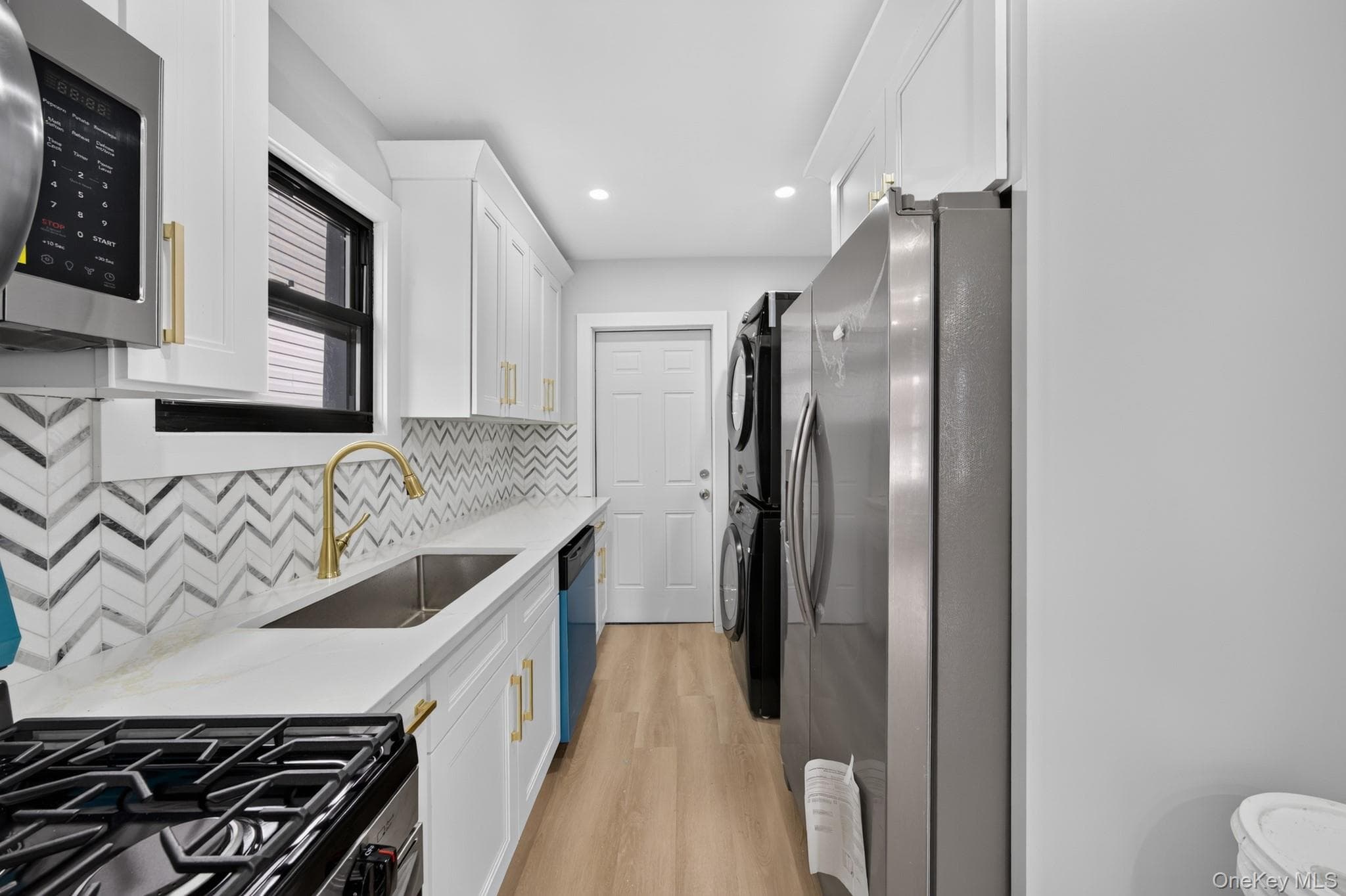 777 E 225th Street thumbnail 2