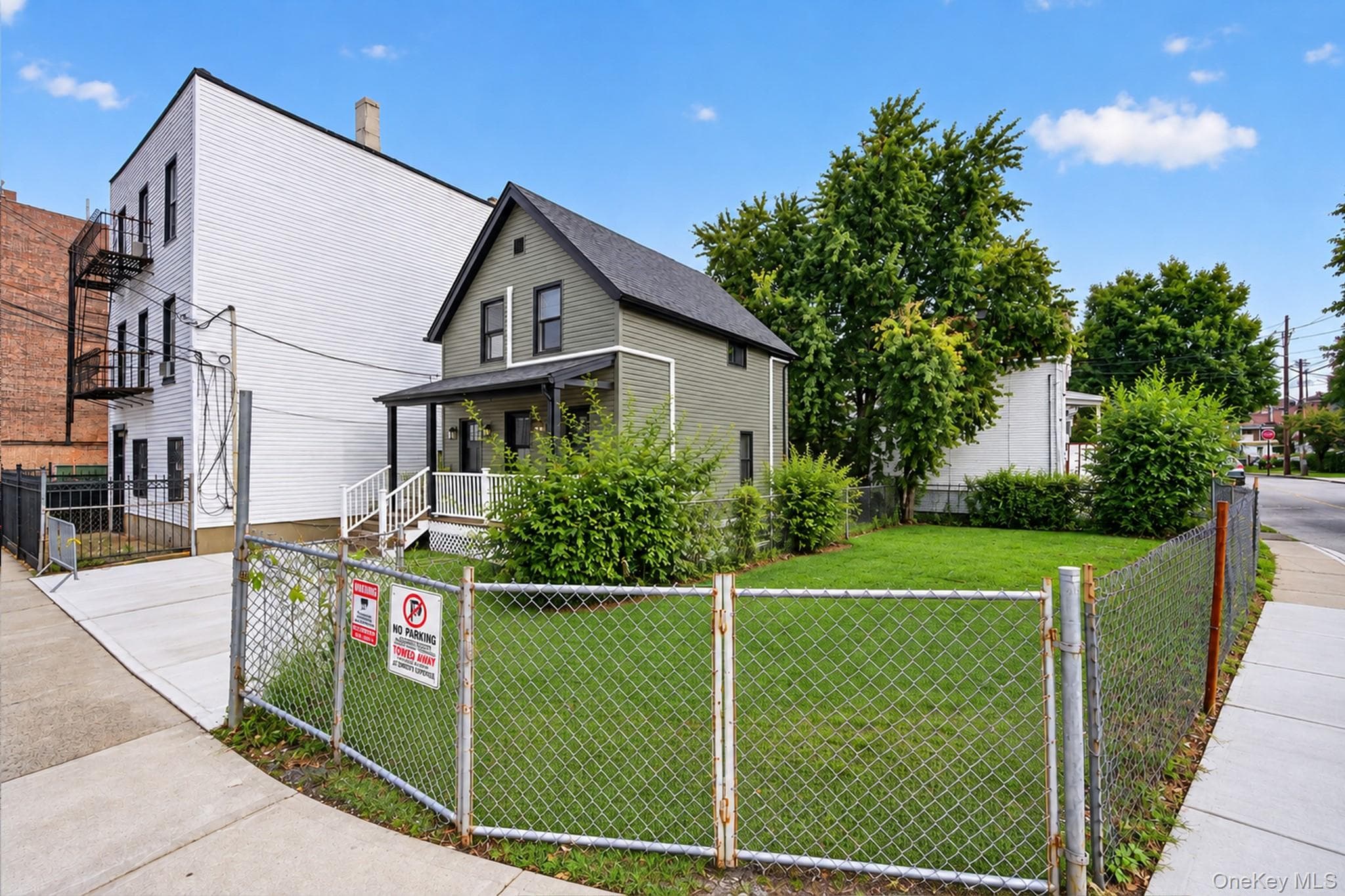 777 E 225th Street thumbnail 16