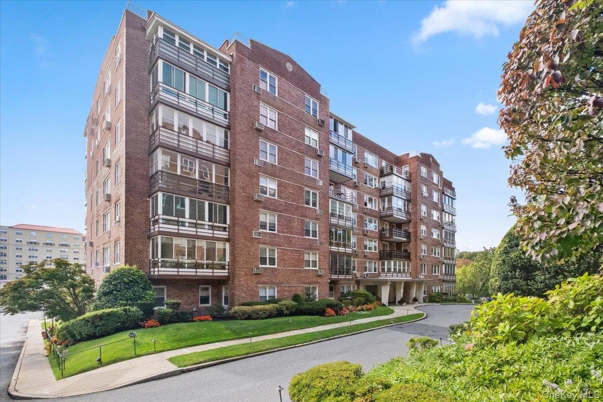 3 Washington Square Unit: 6B, Larchmont