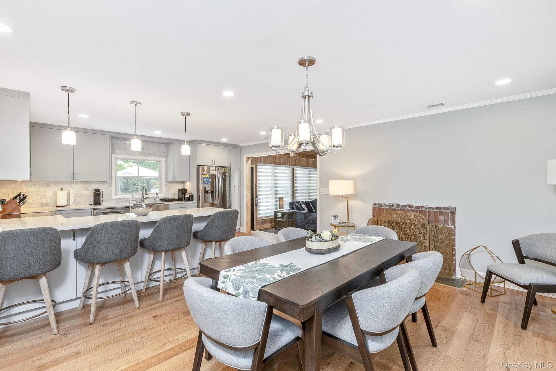 19 Groveland Avenue photo 1