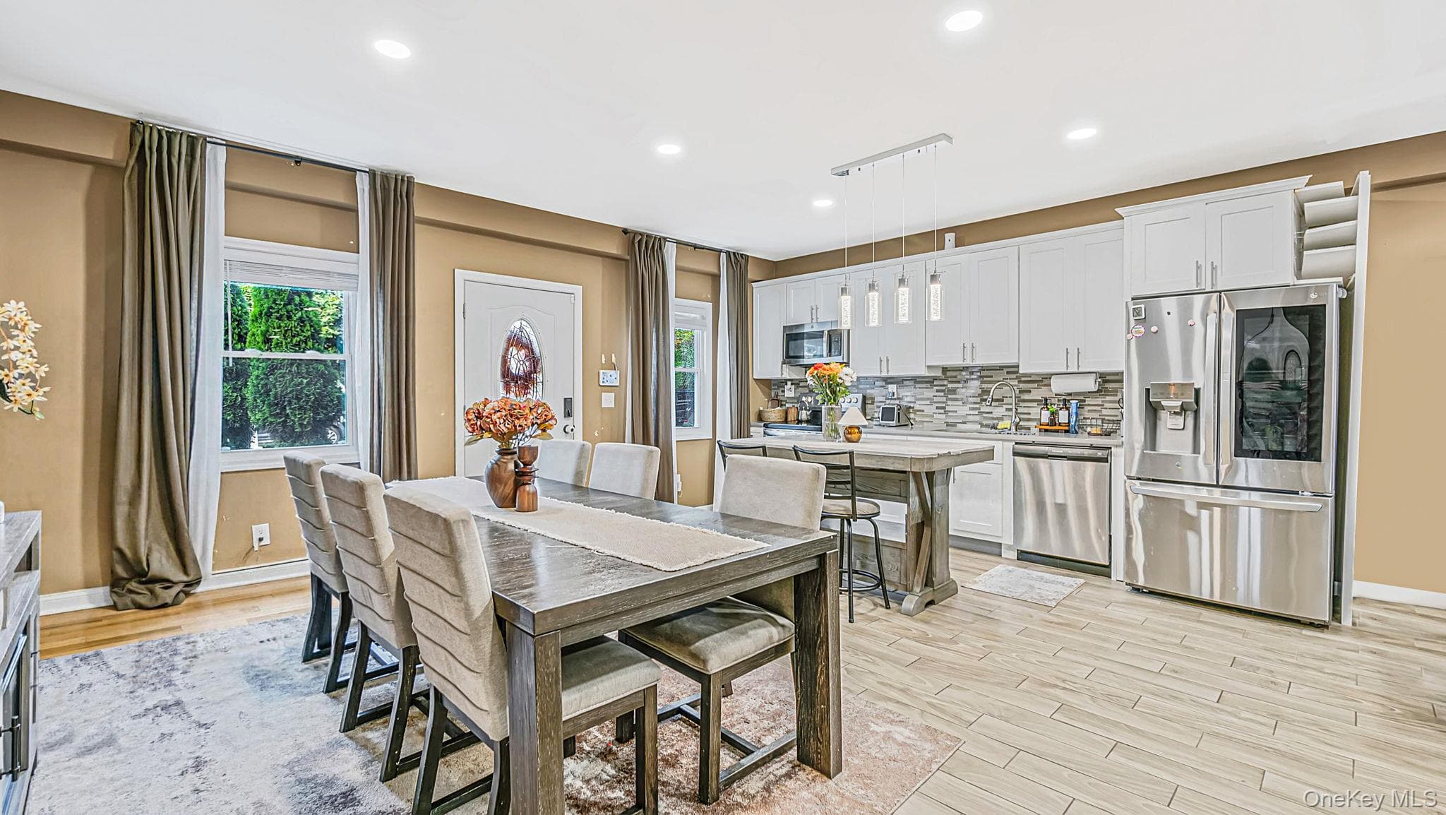 73 Lynbrook Drive photo 1