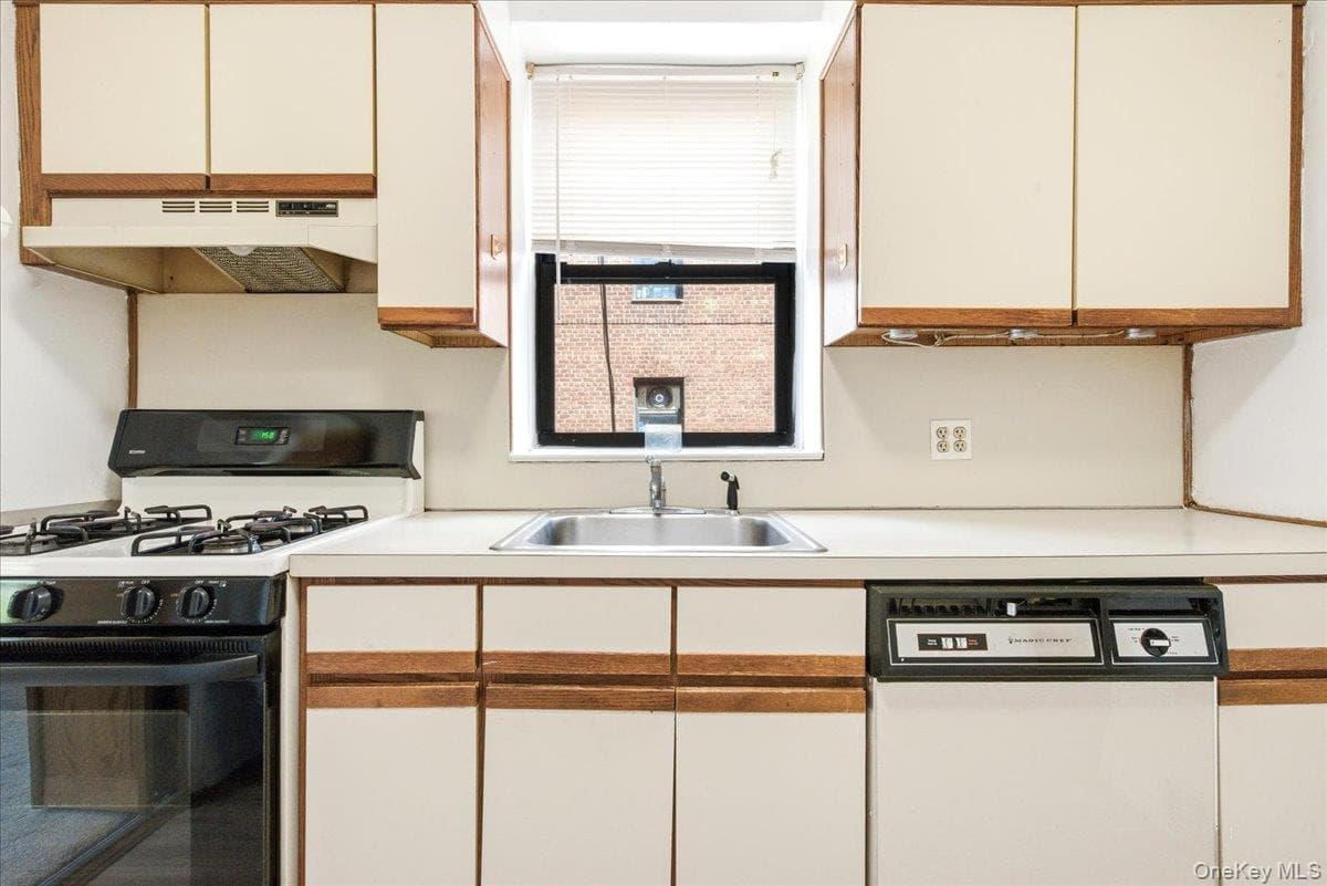 102-12 65th Avenue Unit: C35 thumbnail 15