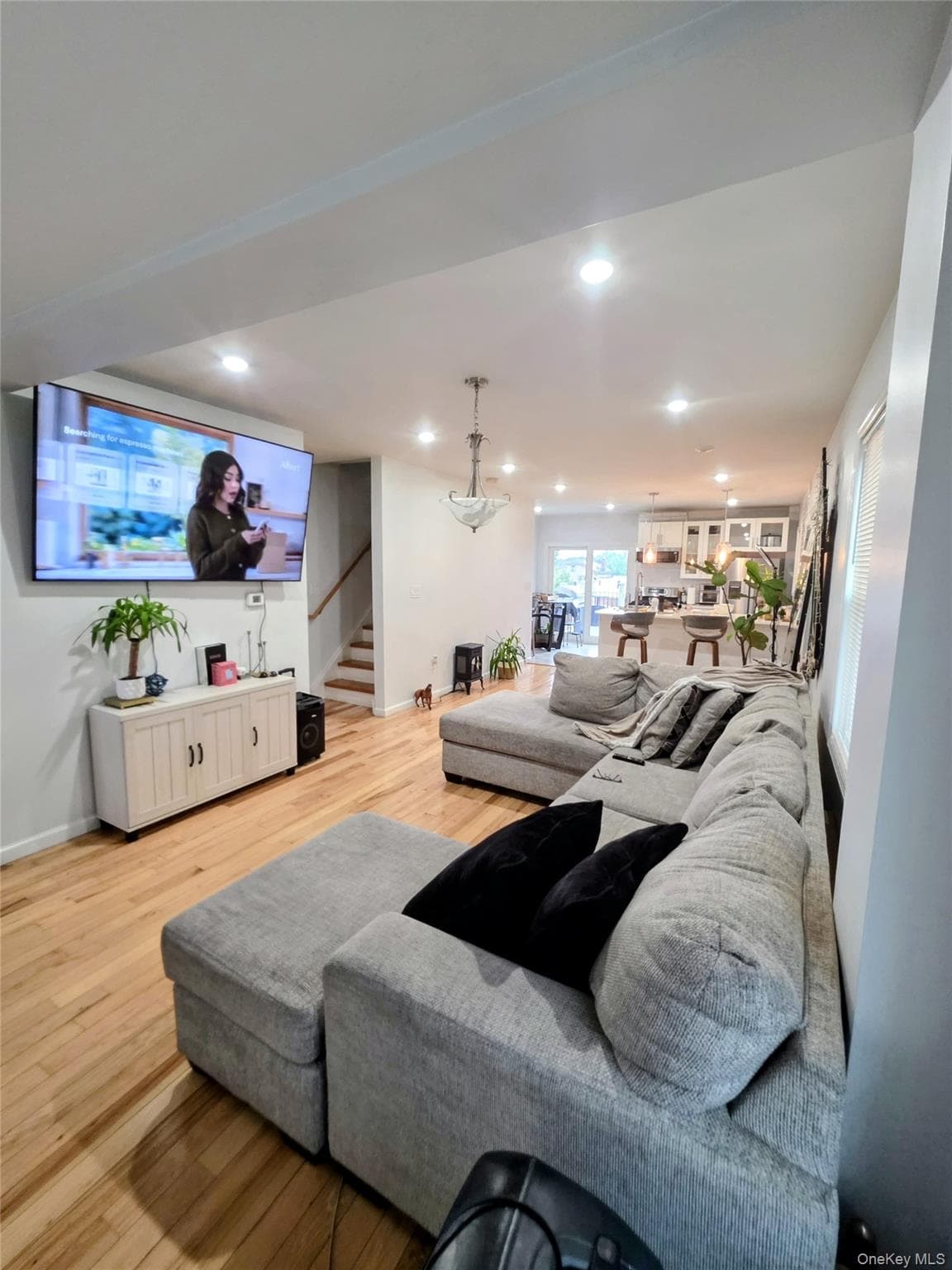 1015 Revere Avenue thumbnail 3