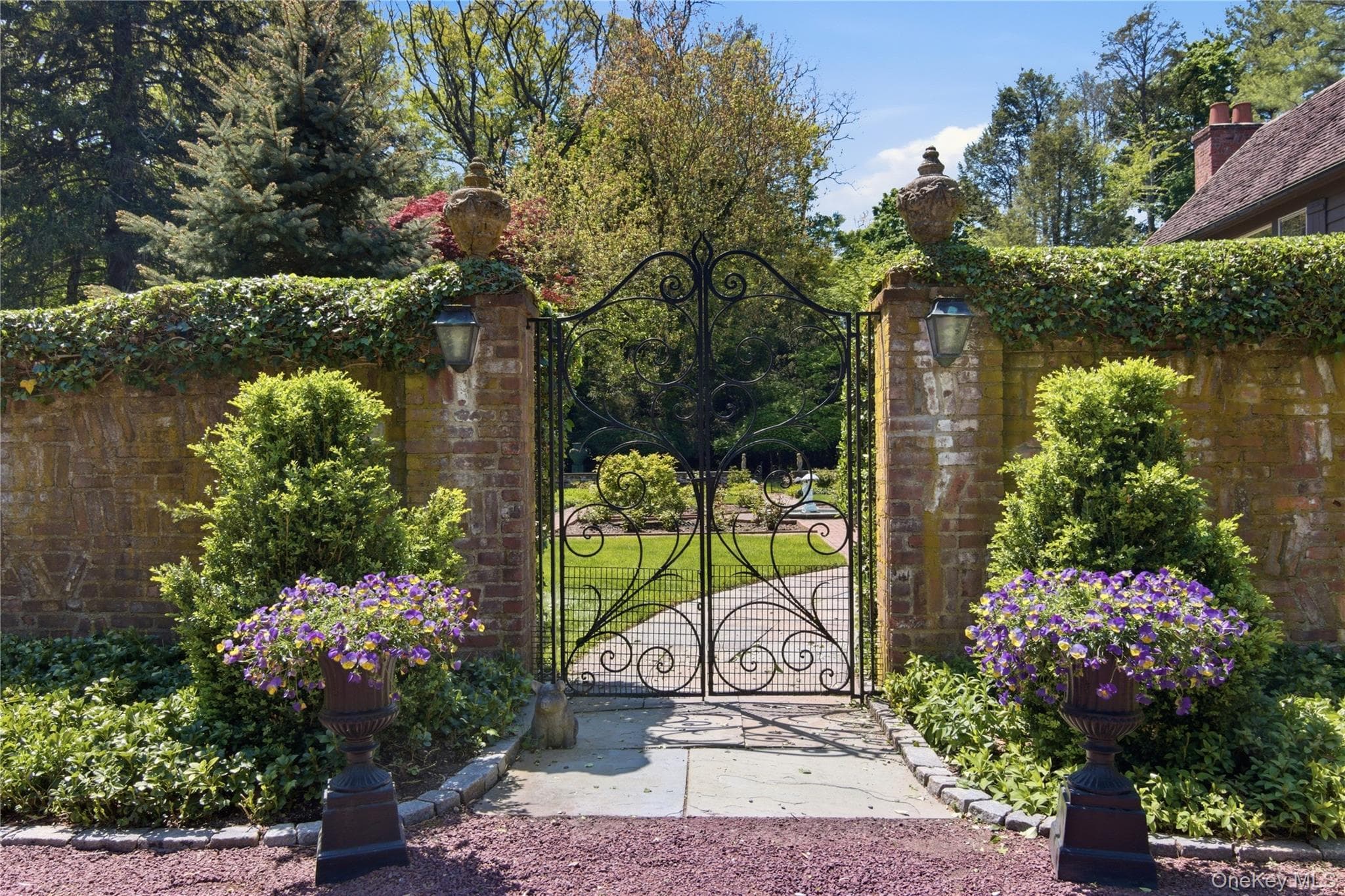 285 Piping Rock Road thumbnail 5
