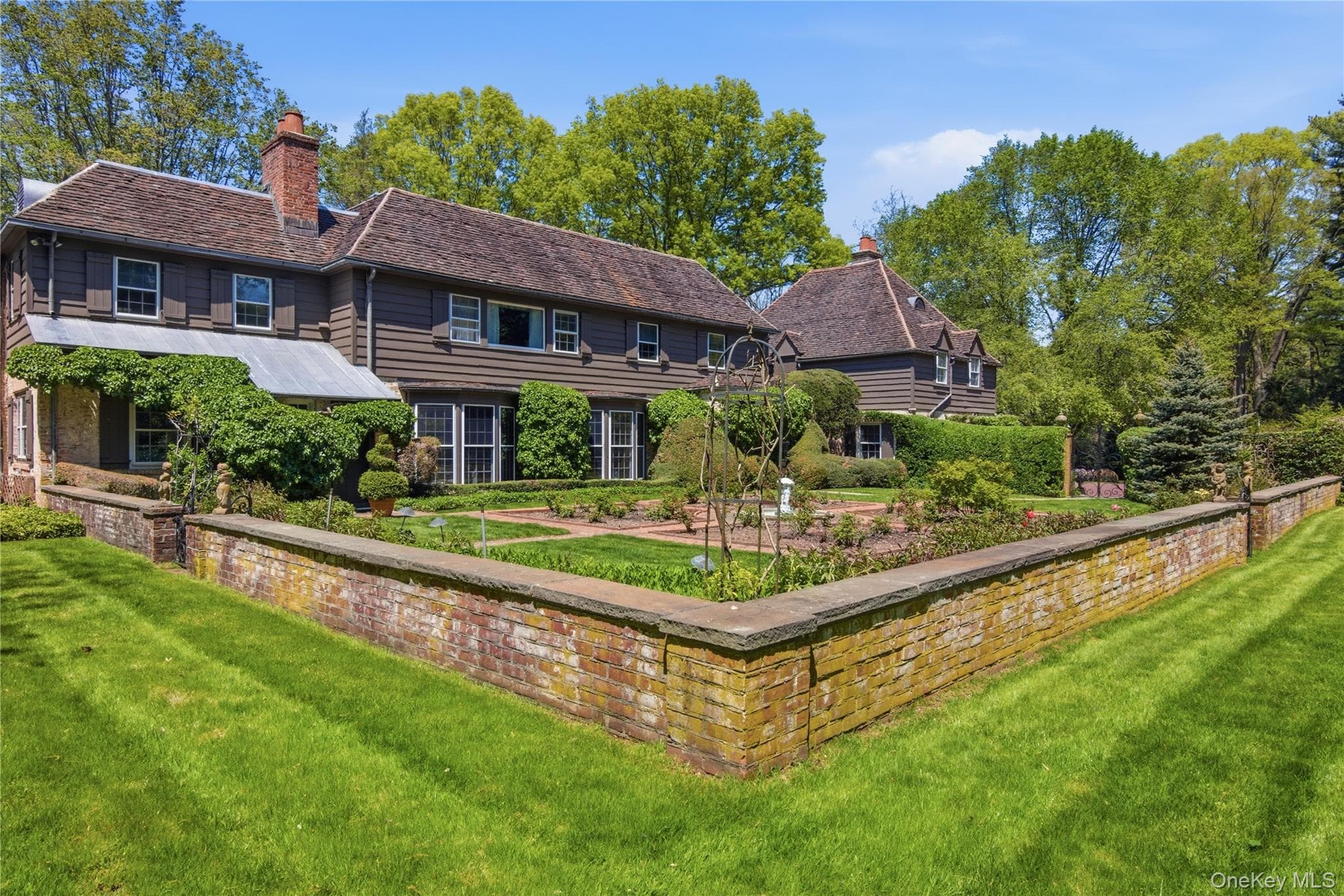 285 Piping Rock Road thumbnail 4