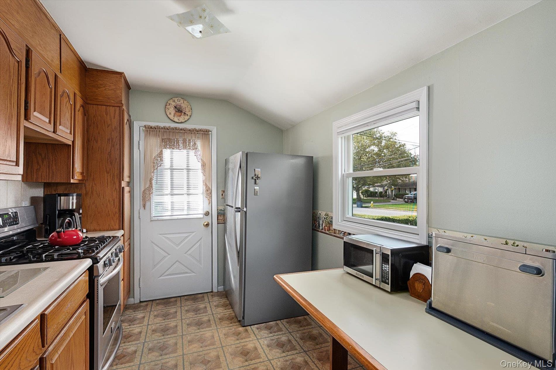 991 Gardiner Drive thumbnail 15