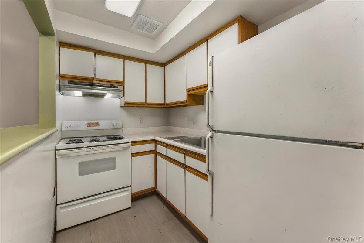 1475 Crotona Place thumbnail 7