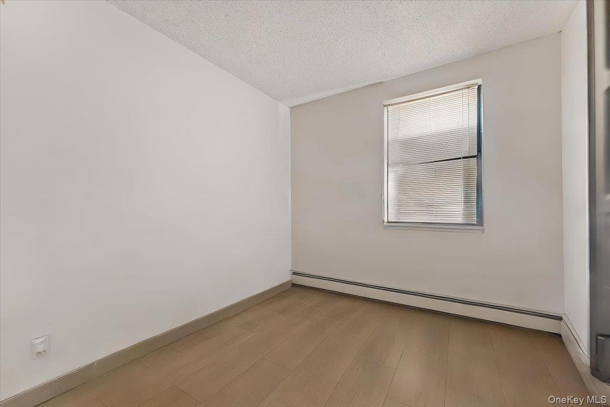 1475 Crotona Place thumbnail 5