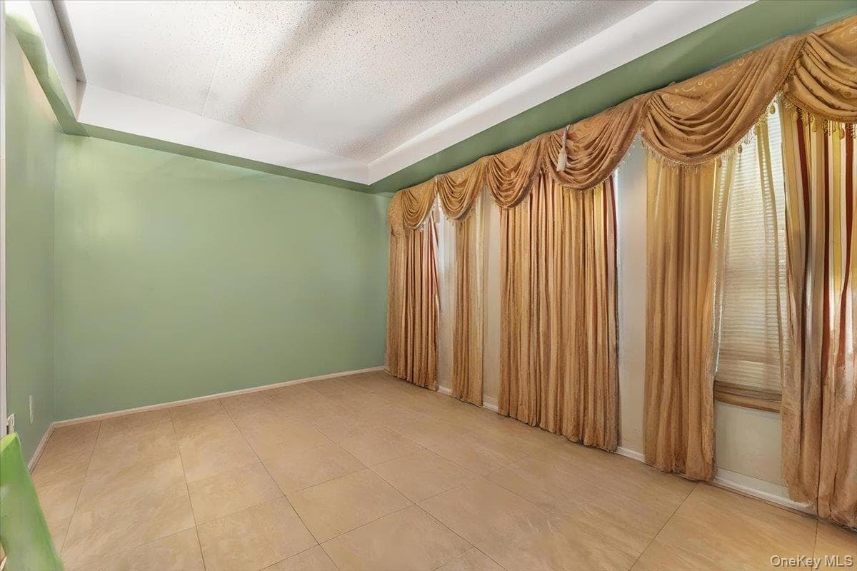 1475 Crotona Place thumbnail 14