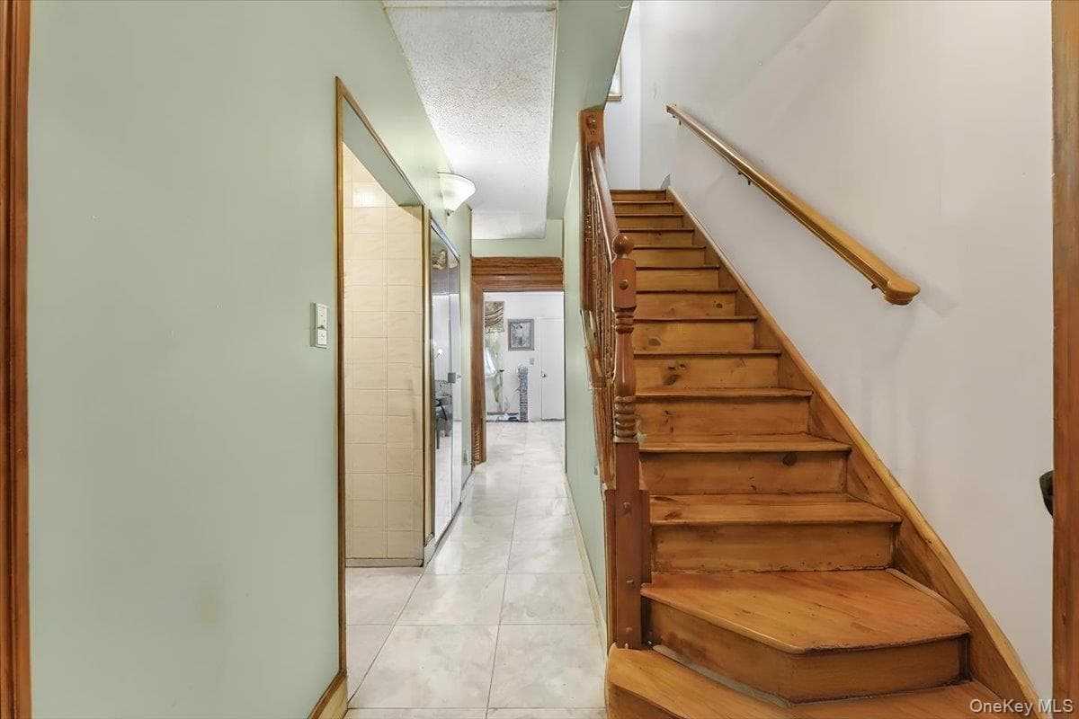 1475 Crotona Place thumbnail 9