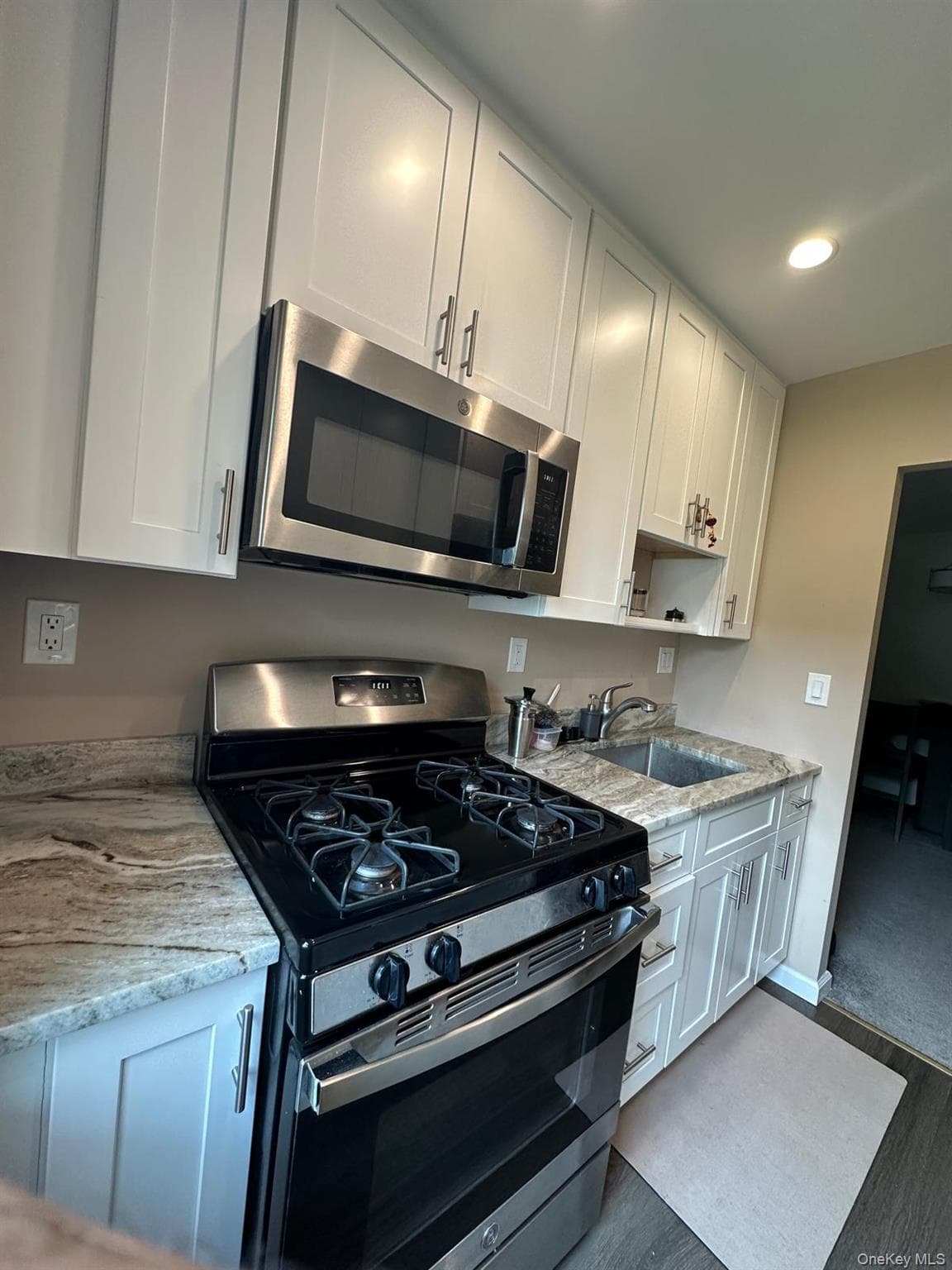 5 Oakdale Manor Unit: B14, Suffern