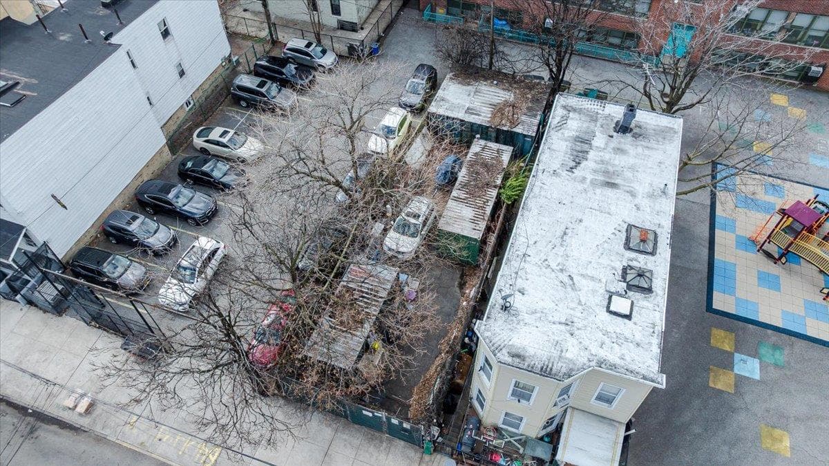 1667 Hunt Avenue thumbnail 16
