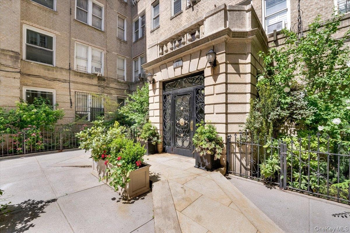 811 Walton Avenue AVE Unit: E18 thumbnail 3