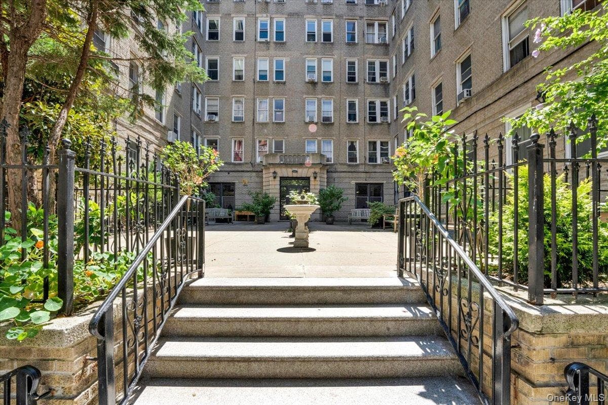 811 Walton Avenue AVE Unit: E18 thumbnail 14