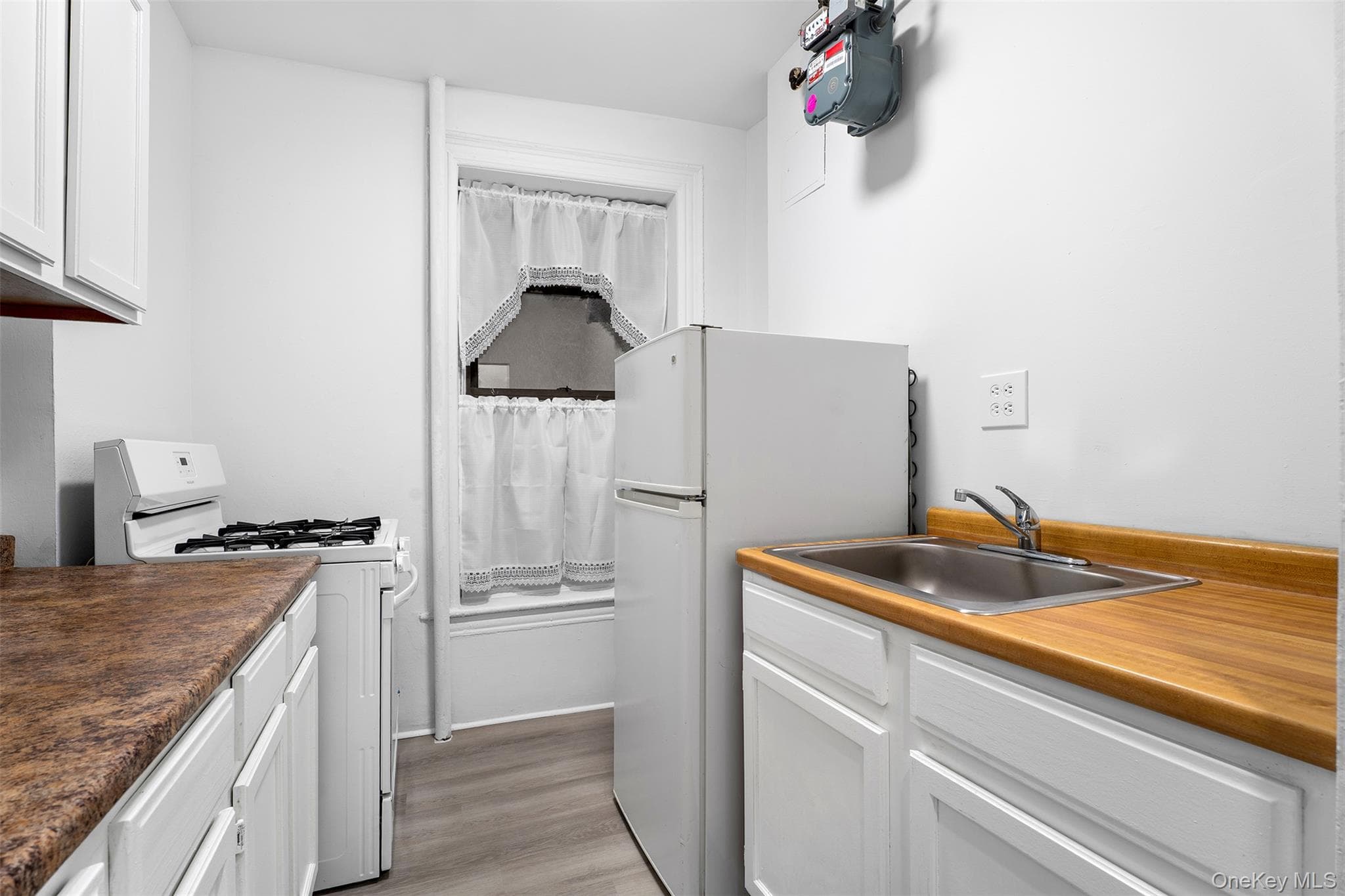 246 E 51st Street Unit: 8 thumbnail 3