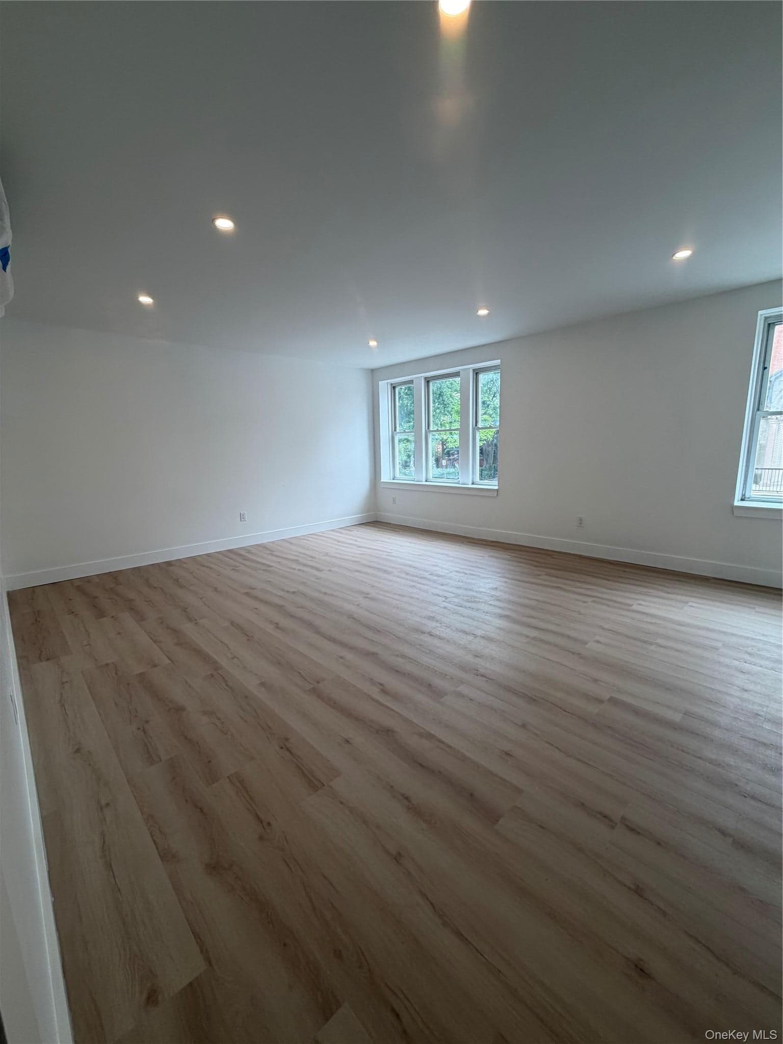 3105 Roberts Avenue thumbnail 3