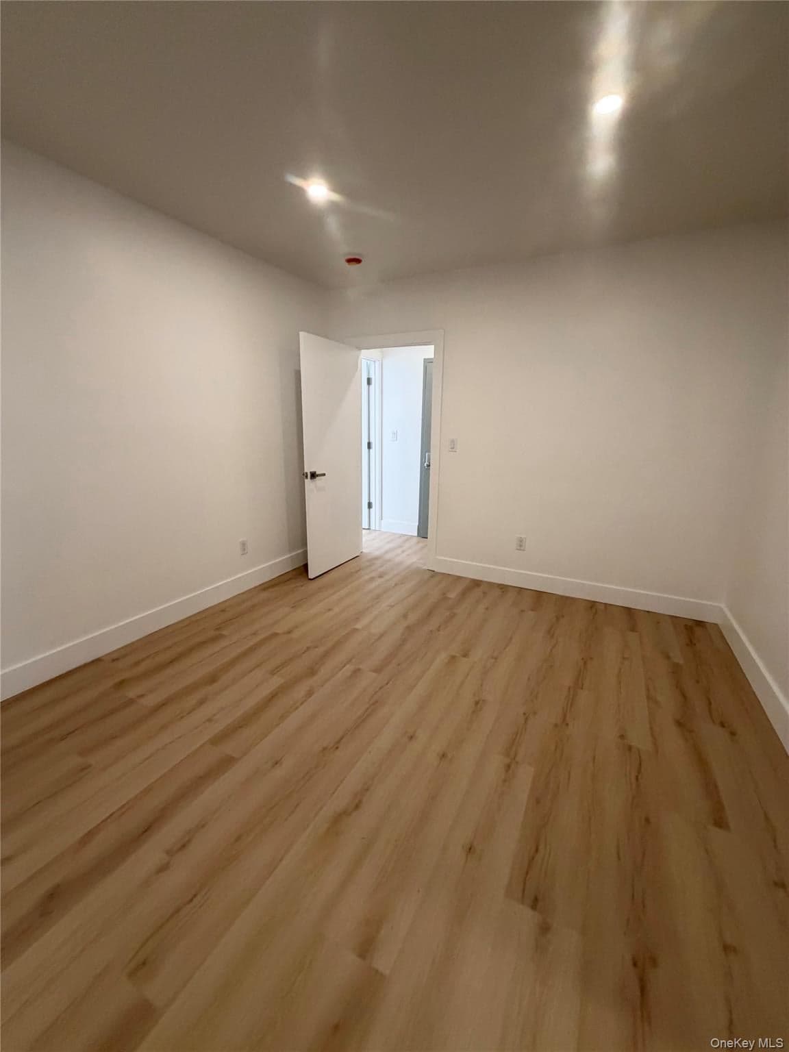 3105 Roberts Avenue thumbnail 10