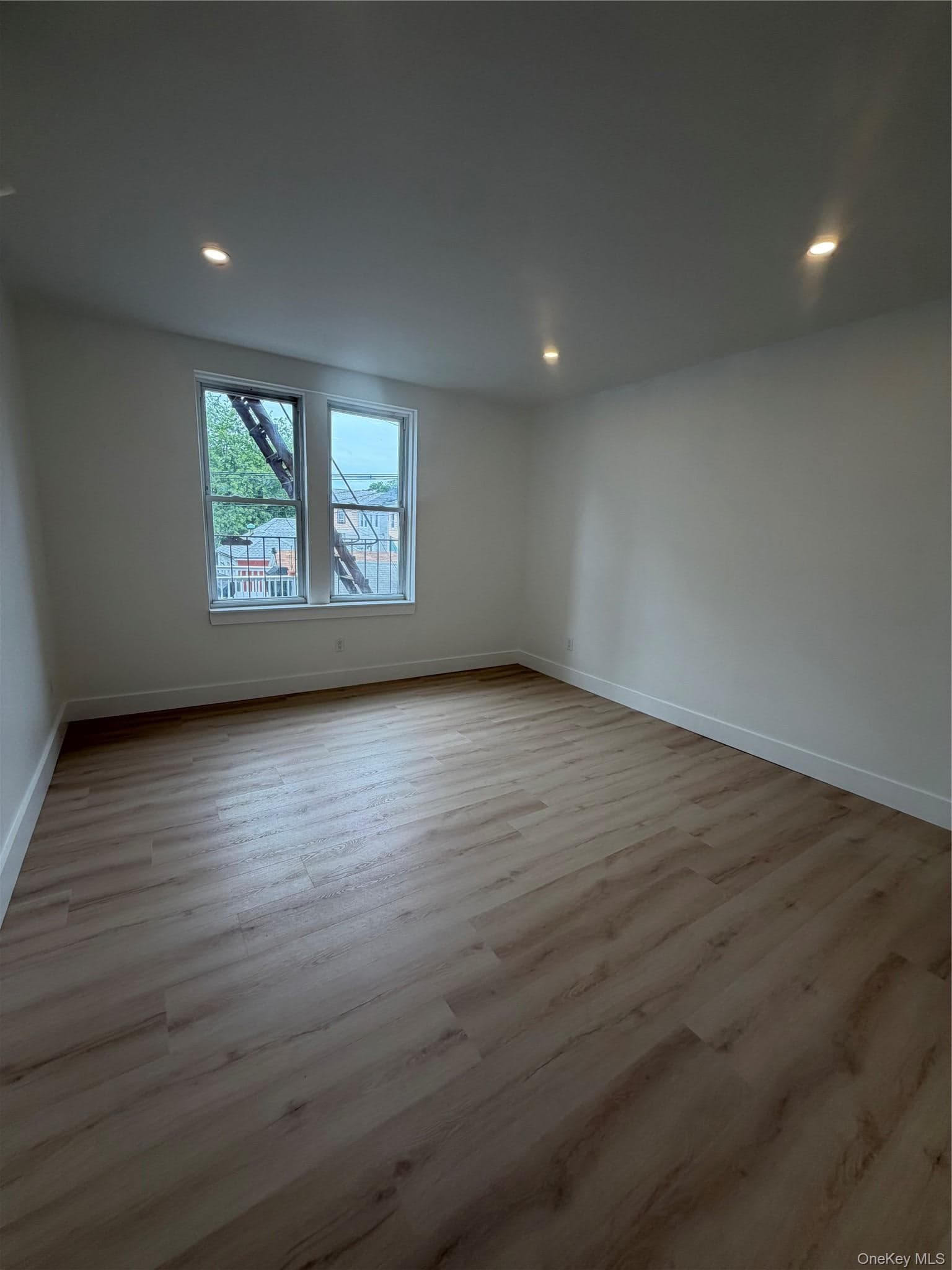 3105 Roberts Avenue thumbnail 5