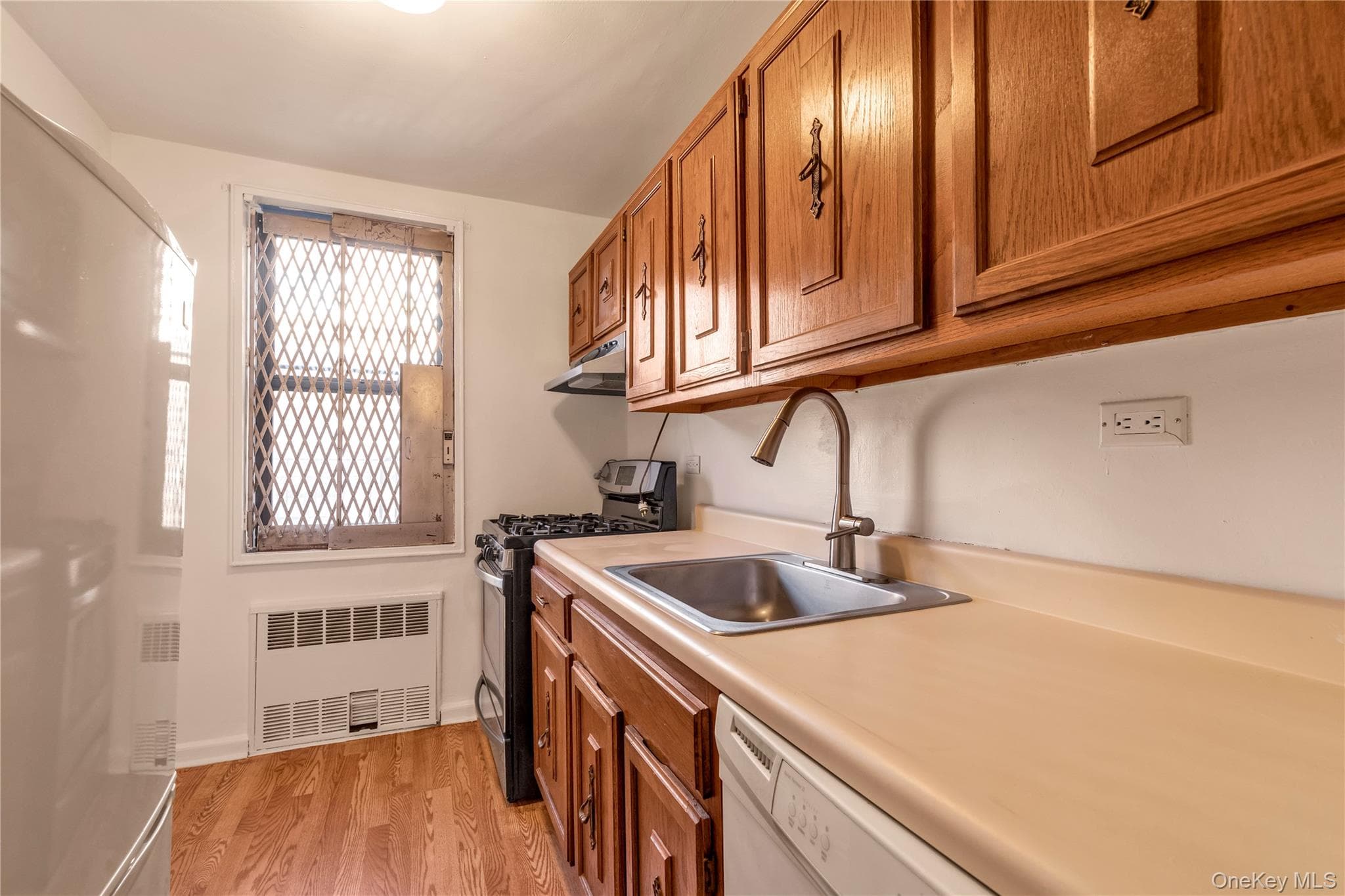 141-05 Pershing Crescent Unit: 210 thumbnail 11