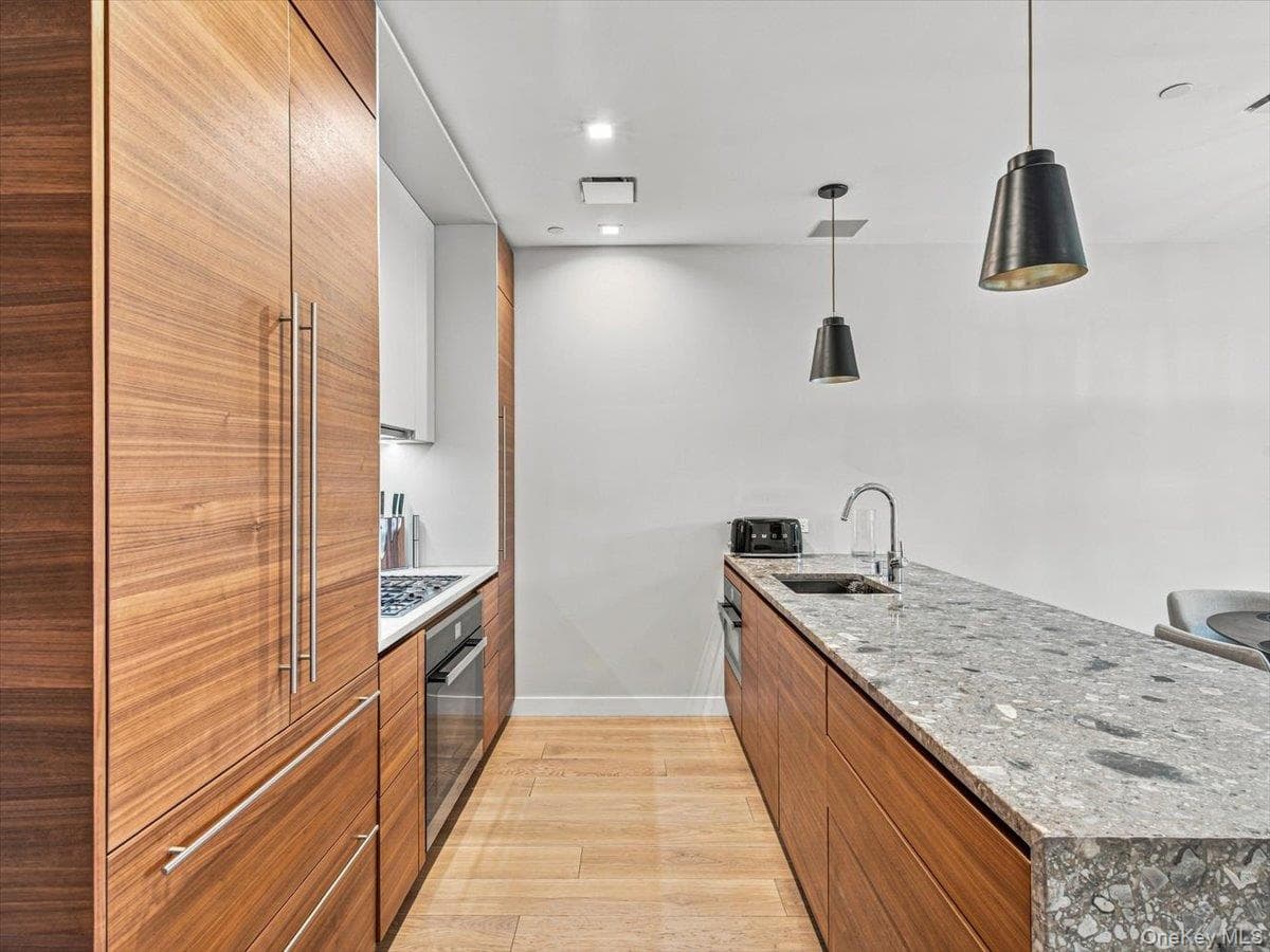 2121 31st Street Unit: 2C thumbnail 8