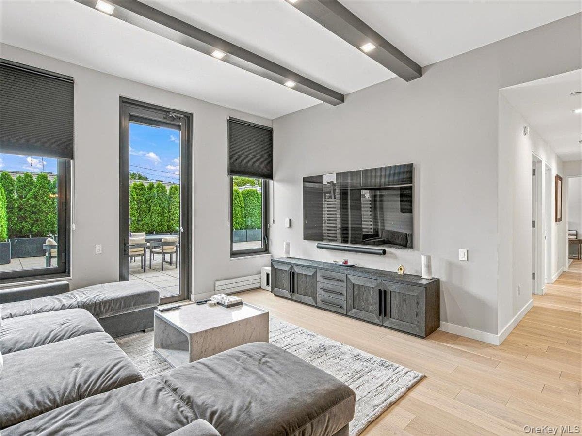 2121 31st Street Unit: 2C thumbnail 5