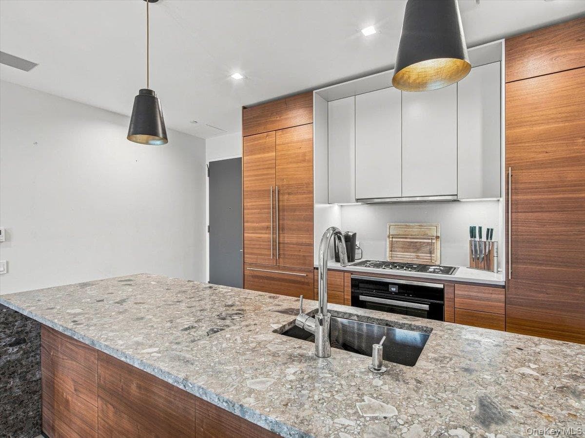 2121 31st Street Unit: 2C thumbnail 6