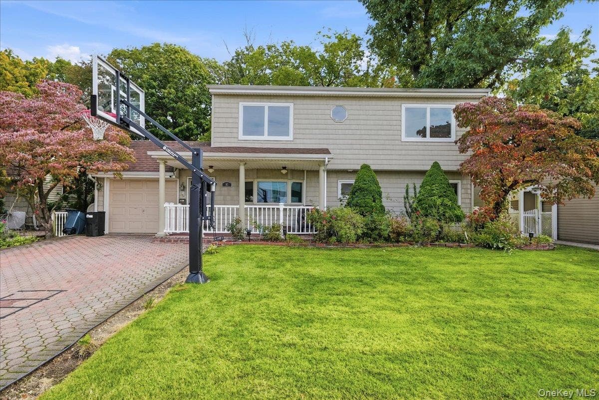 97 Cypress Lane, Westbury
