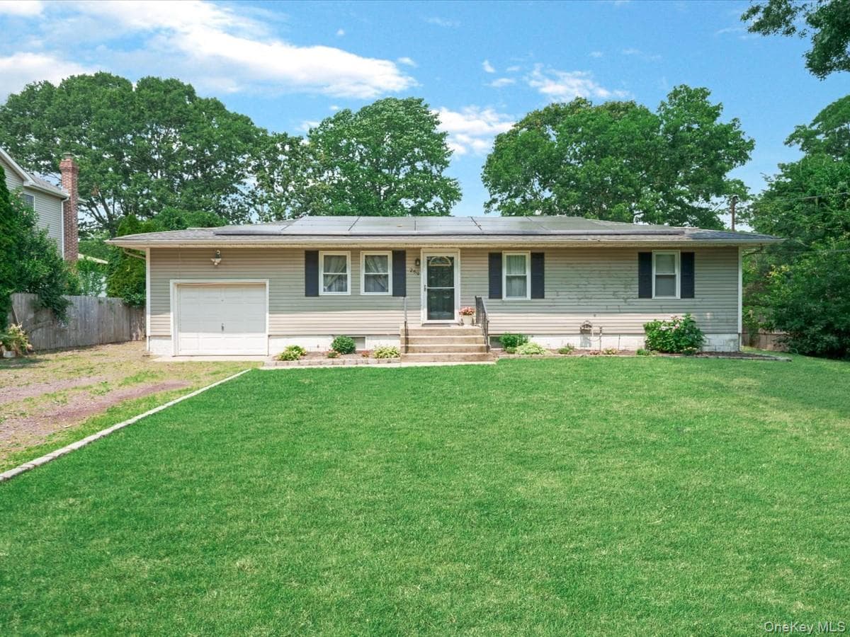 269 Carleton Drive, Shirley