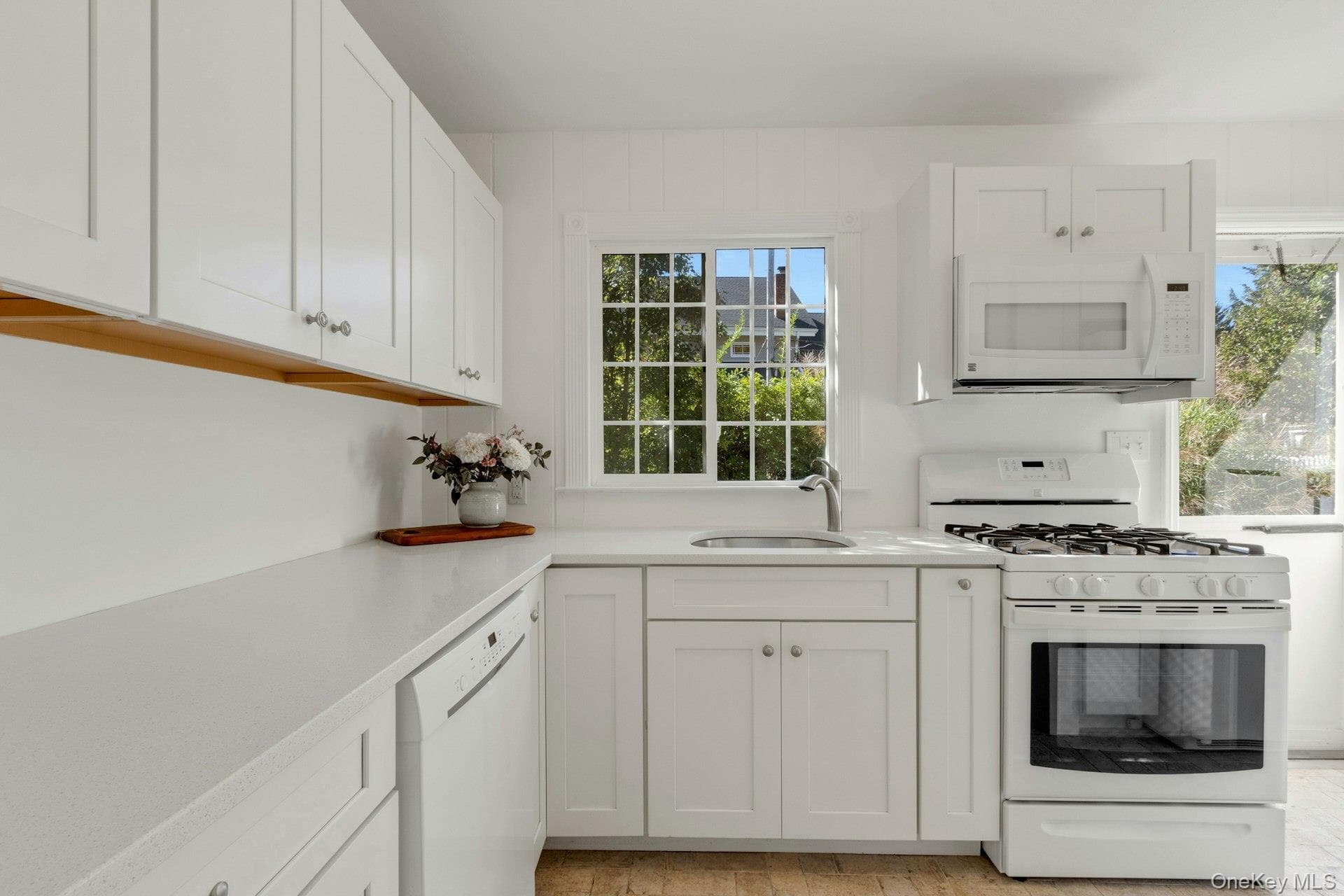 160 N Broadway thumbnail 7