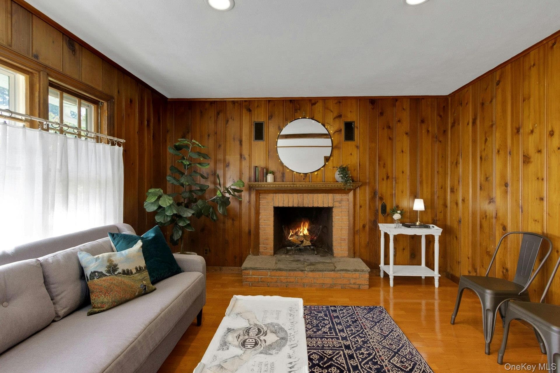 160 N Broadway thumbnail 6