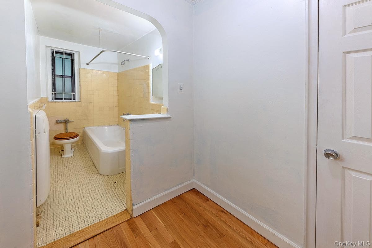 3017 Riverdale Avenue Unit: 2H thumbnail 6