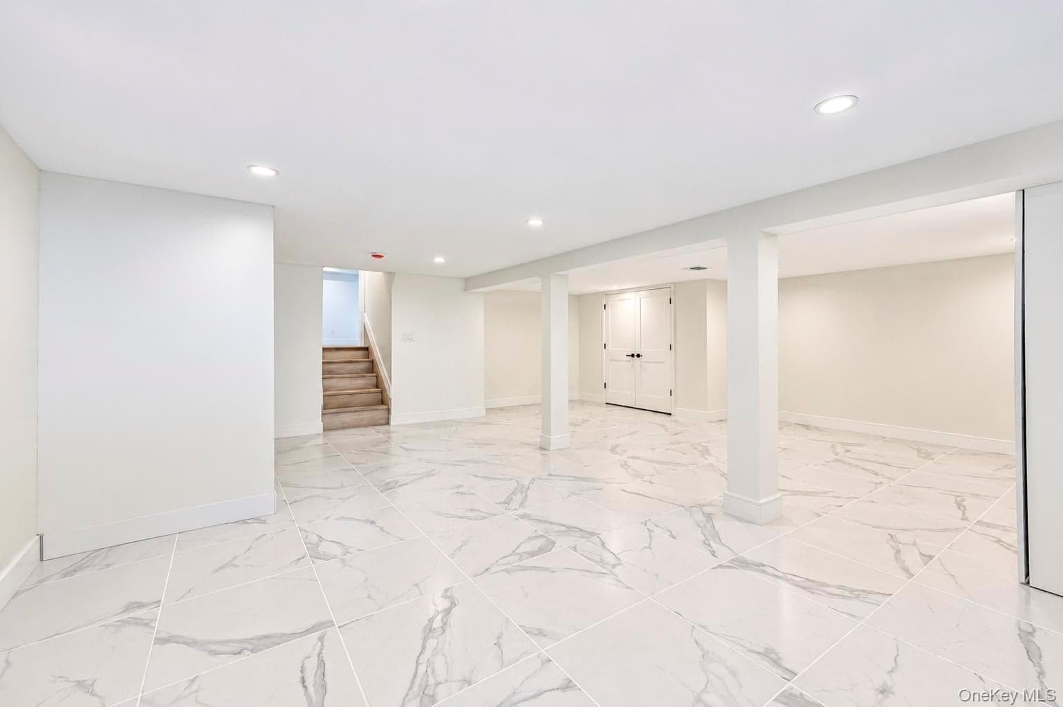 2056 Stratford Drive thumbnail 21