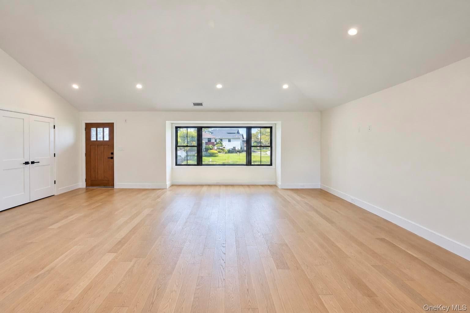 2056 Stratford Drive thumbnail 6