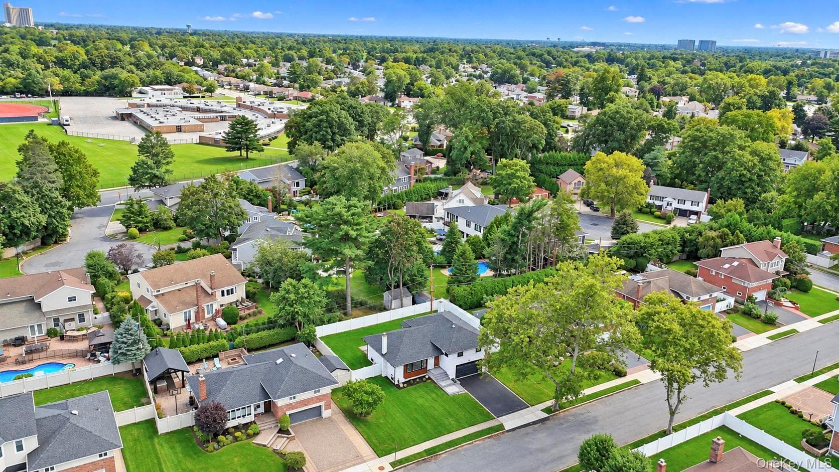 2056 Stratford Drive thumbnail 26